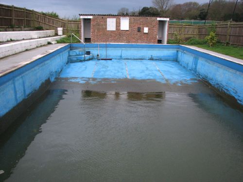 Pool partially scrubbed of brown algal sludge!
